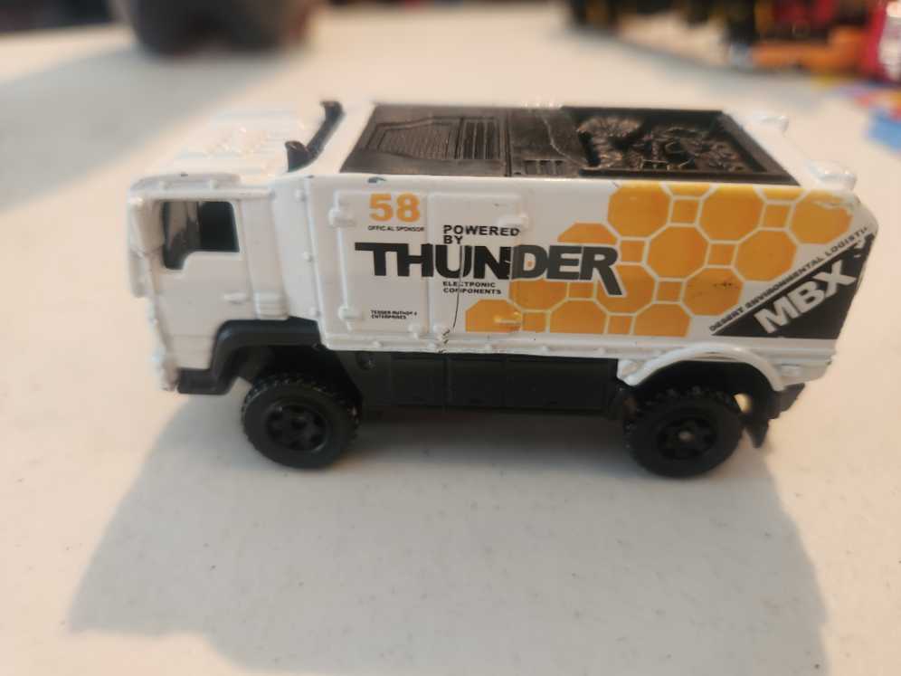 Desert Thunder V16  toy car collectible - Main Image 2