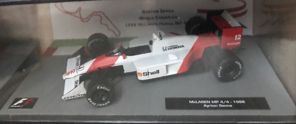 McLaren MP 4/4 - F1 toy car collectible - Main Image 2
