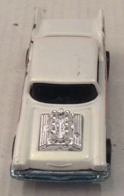 ’57 Chevy Blanco Aperlado Con Motor Expuesto - Hot Wheels toy car collectible - Main Image 2
