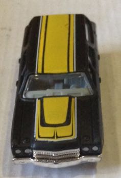 ’70 Chevelle SS Wagon Negra y Amarilla - Hot Wheels toy car collectible - Main Image 2