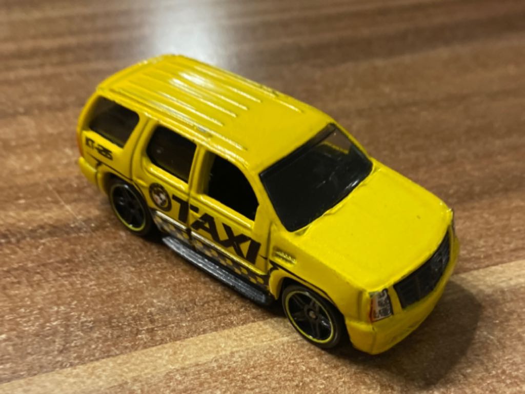 07 Cadillac Escalade City Of Hotwheels Taxi toy car collectible - Main Image 2
