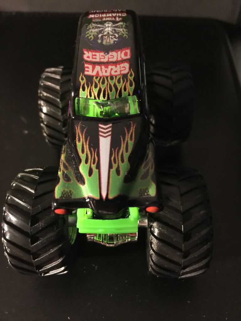 Grave Digger - UNDEAD 3-PACK toy car collectible - Main Image 2