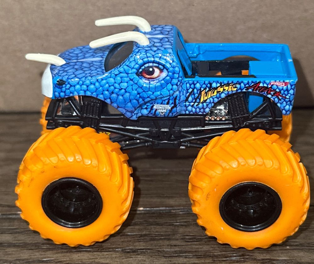 Jurassic Attack Color Threads - Color Treads toy car collectible - Main Image 3