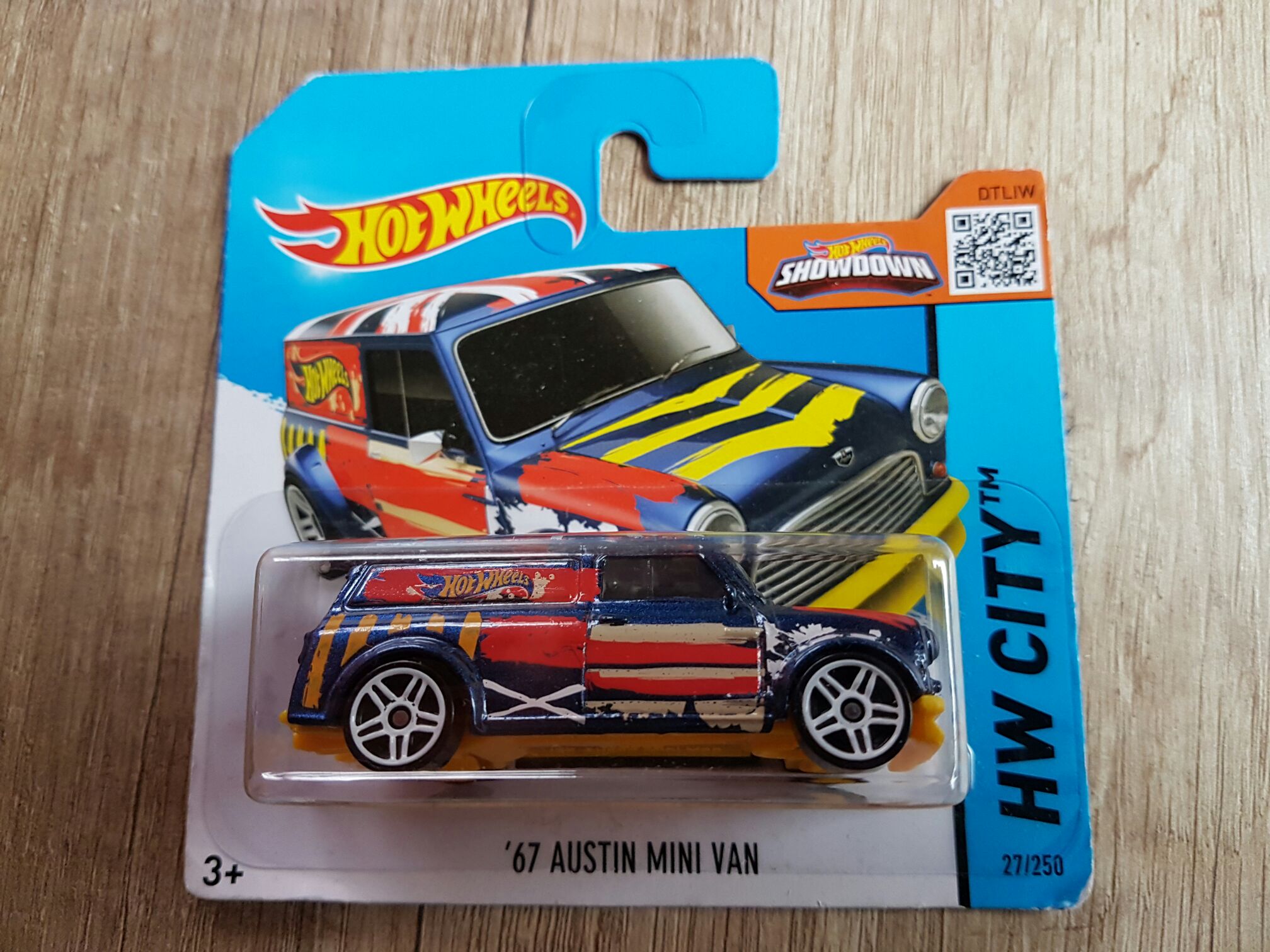 Austin Mini Van ’67 (HW) - HW City 2015 toy car collectible - Main Image 2