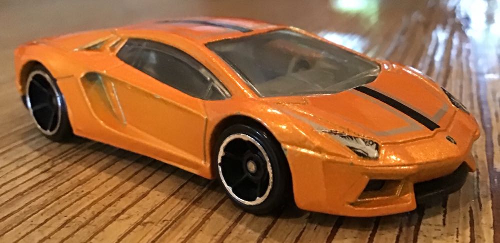 Lamborghini Aventador LP 700-4 - 2016 HW Exotics 5 Pack toy car collectible - Main Image 3