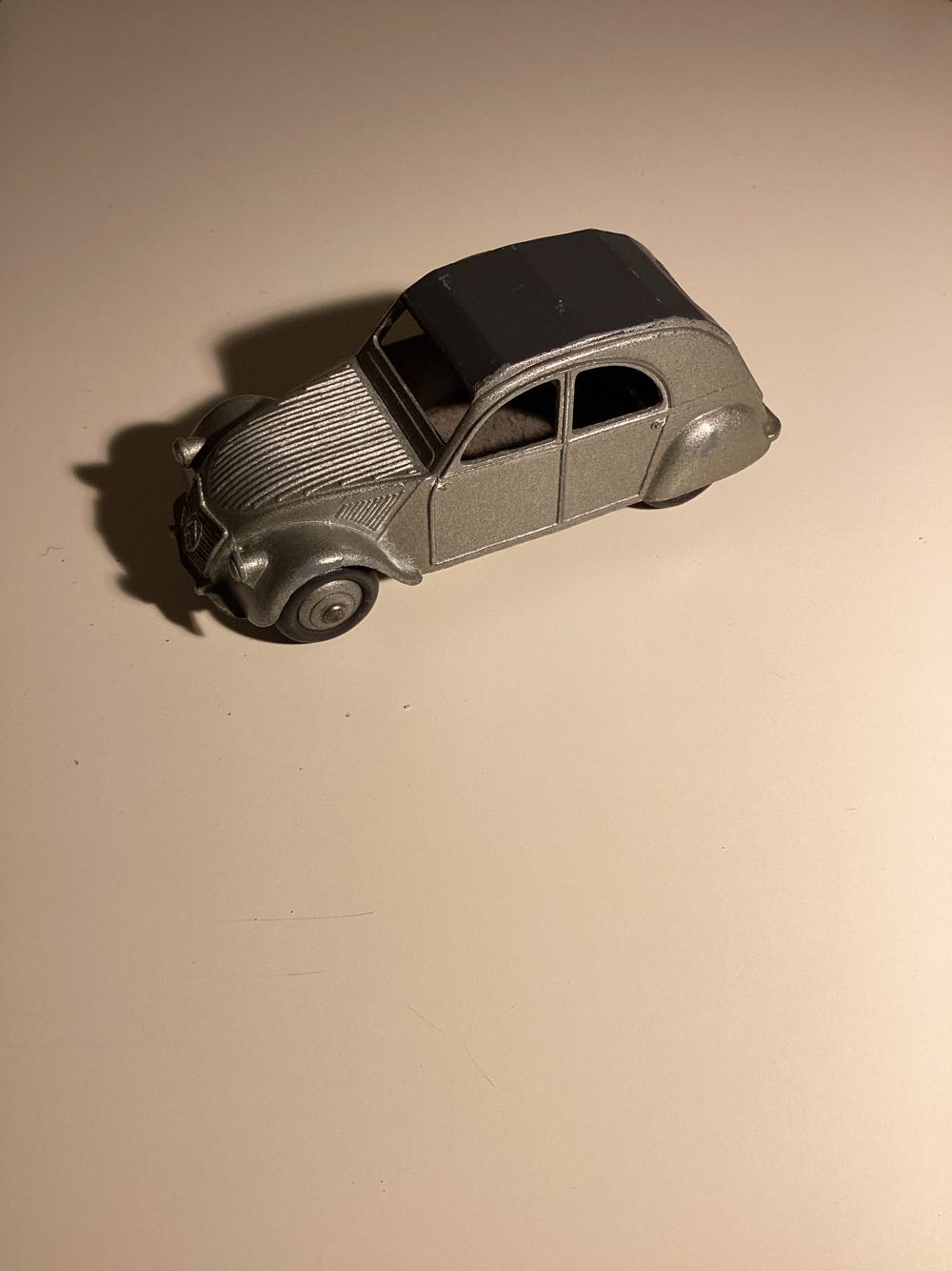 Dinky Citroen 2CV 24T Trois Feux Arriere, Jantes Crème, Plafond Lisse, Granata - Dinky Toys Atlas France toy car collectible - Main Image 3