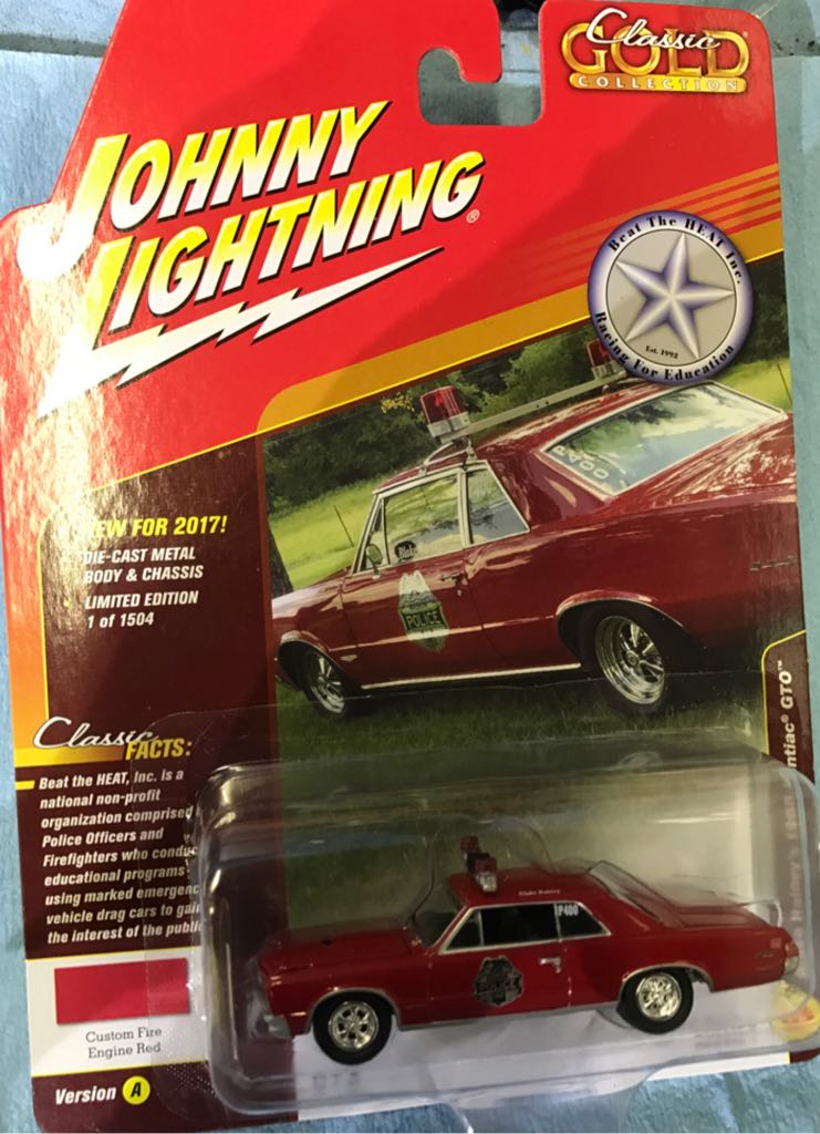 Johnny Lightning - Classic Gold 2017 Beat The Heat toy car collectible - Main Image 1