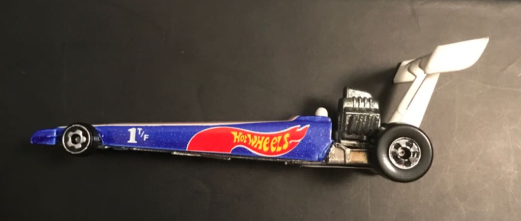 Driven To The Max - Race Team #4 toy car collectible - Main Image 2