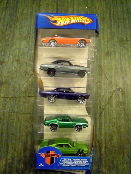 1970 Plymouth Roadrunner - Muscle Mania 5-Pack toy car collectible - Main Image 2