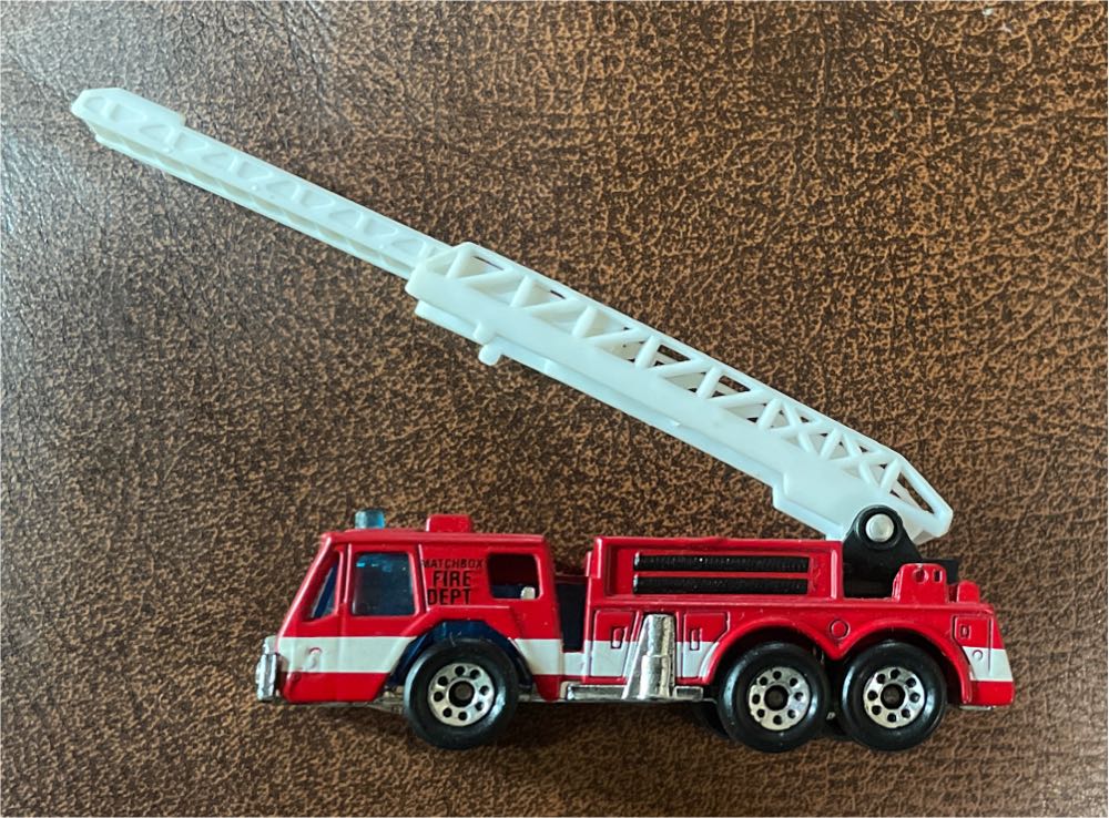 Fire Engine (red) - Matchbox - Mainline toy car collectible - Main Image 2