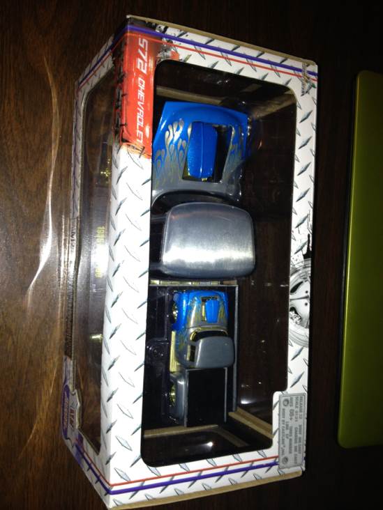 M2 Machines Chase - Pavement Pounders toy car collectible - Main Image 2