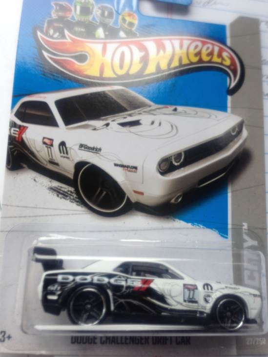 Dodge Challenger Drift Car - 2013 Treasure Hunt toy car collectible - Main Image 1