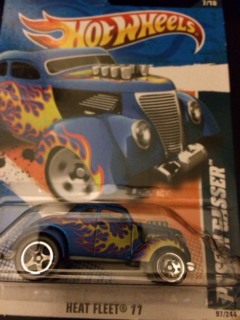 Pass ’N Gasser - 2011 - HW Heat Fleet toy car collectible - Main Image 2