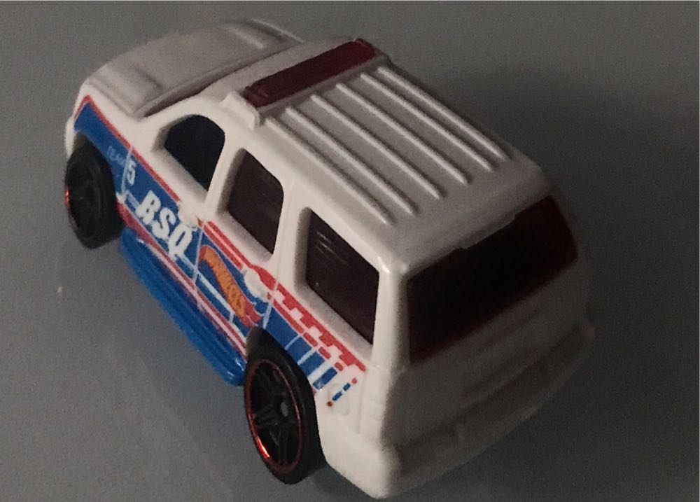 07 Chevy Tahoe - HW City Rescue toy car collectible - Main Image 2