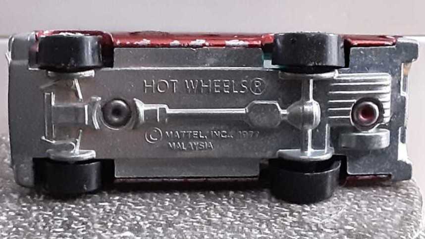 Ford Thunderbird ’57 Red - Hot Wheels toy car collectible - Main Image 3