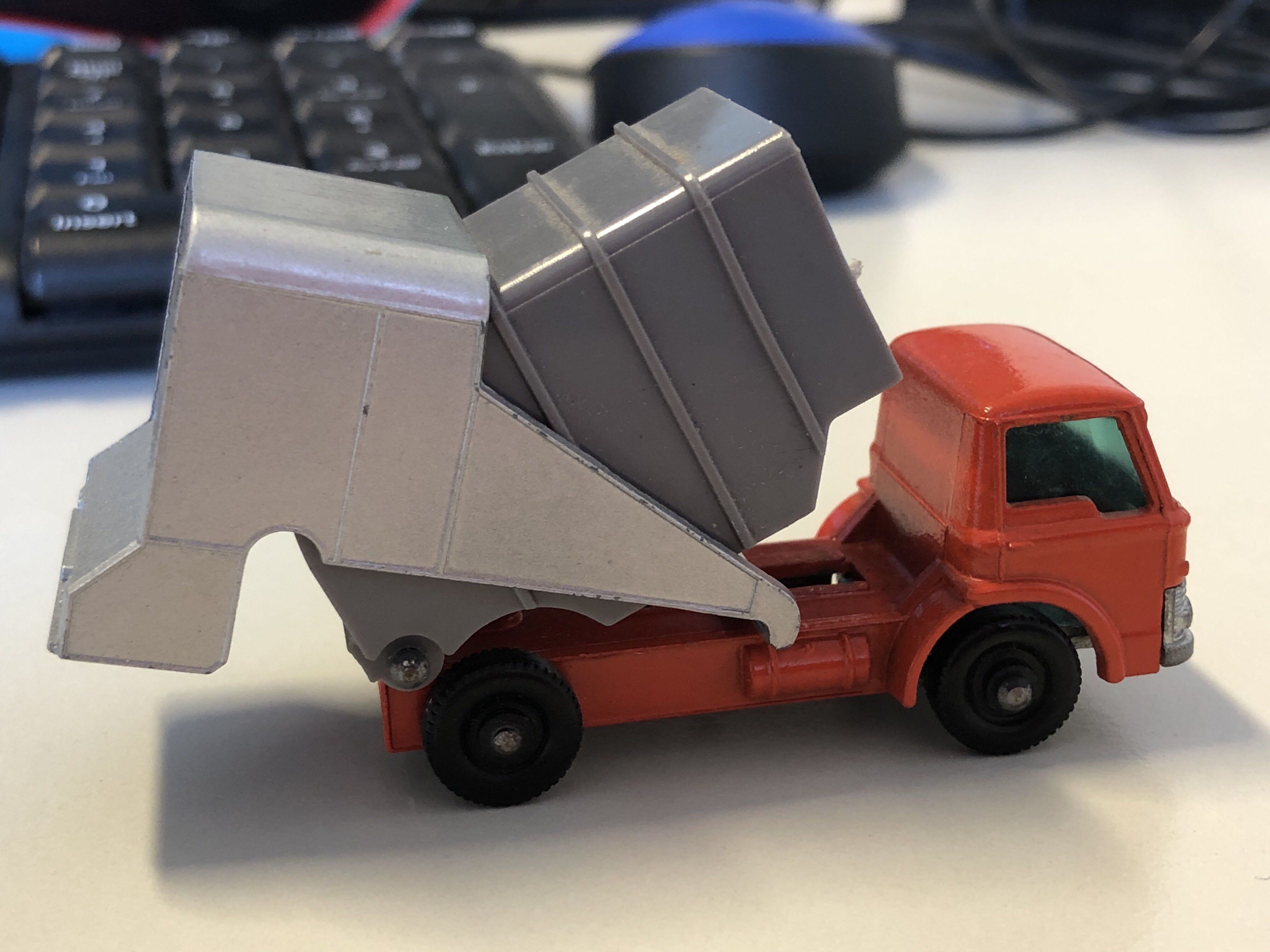 Refuse Truck - 1-75 toy car collectible - Main Image 4