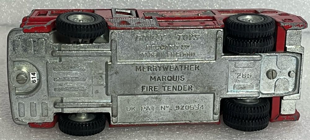 Merryweather Marquis Series 3 Fire Engine - 1-75 Regular Wheels toy car collectible - Main Image 4