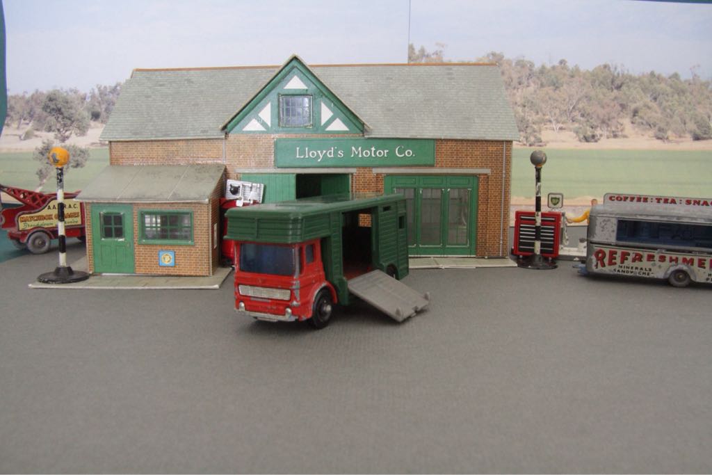 17E - AEC Horse Box - 1-75 Regular Wheels toy car collectible - Main Image 2