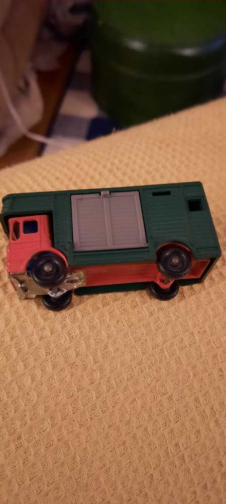 17E - AEC Horse Box - 1-75 Regular Wheels toy car collectible - Main Image 3