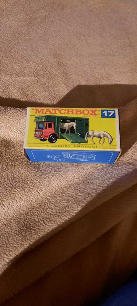 17E - AEC Horse Box - 1-75 Regular Wheels toy car collectible - Main Image 4