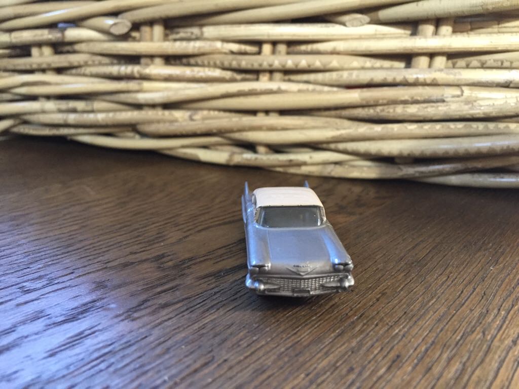 Cadillac Sixty Special 27C-3 - 1-75 Matchbox toy car collectible - Main Image 2