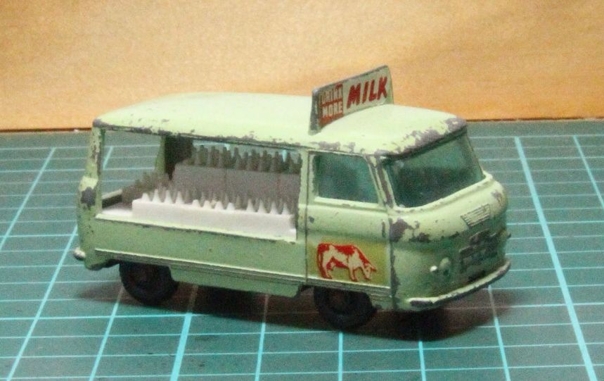 21C - Commer Bottle Float - Regular Wheels toy car collectible - Main Image 2