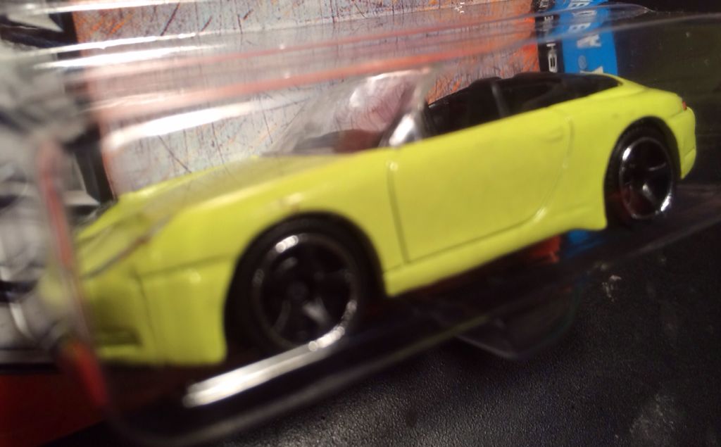 Porsche 911 Carrera Cabriolet - 2013 MBX Adventure City toy car collectible - Main Image 2