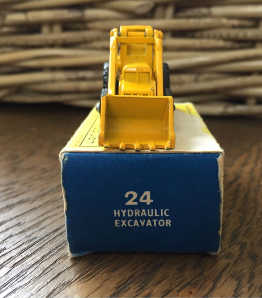 Weatherhill Hydraulic Excavator - Matchbox 75 RW toy car collectible - Main Image 2