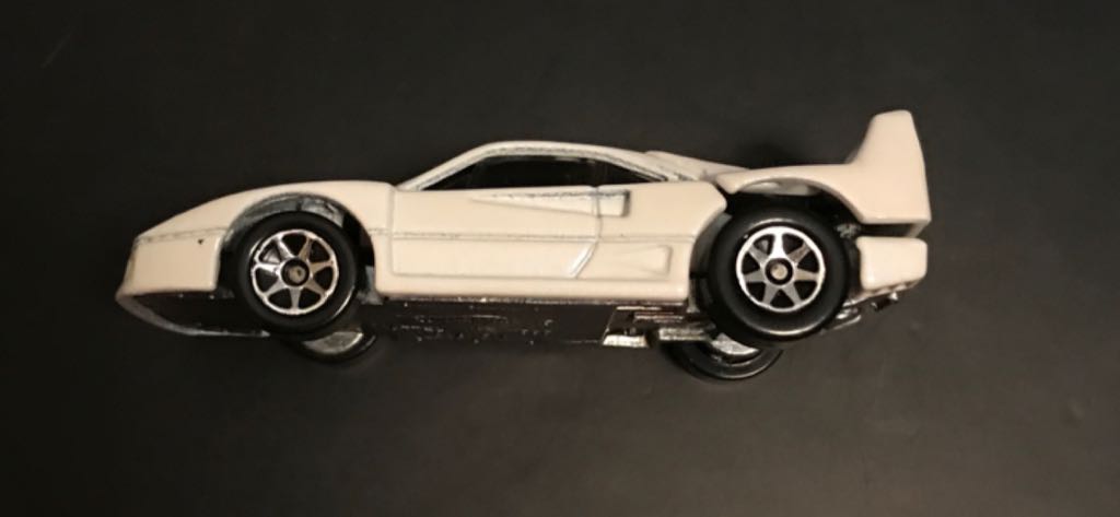 Ferrari F40 - Main Line toy car collectible - Main Image 2