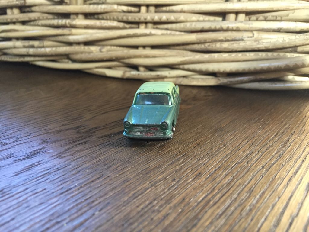 Austin A55 Cambridge 29B-2 - 1-75 Matchbox toy car collectible - Main Image 2