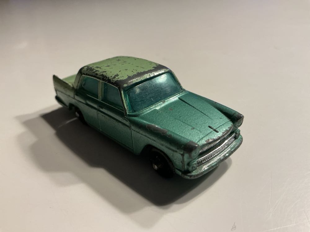 Austin A55 Cambridge 29B-2 - 1-75 Matchbox toy car collectible - Main Image 3