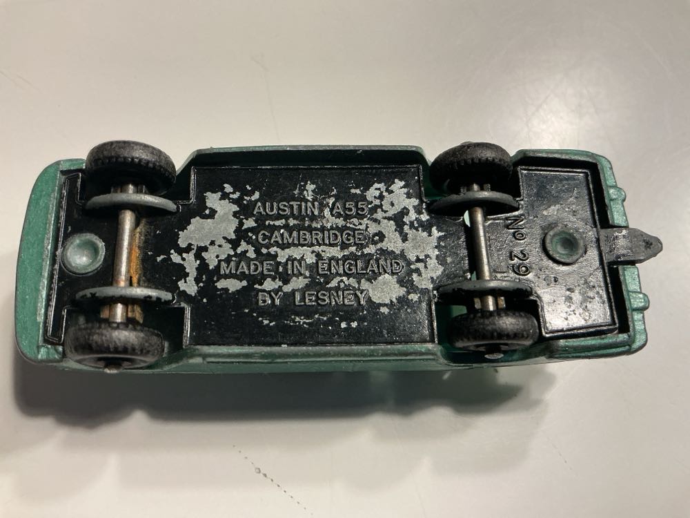 Austin A55 Cambridge 29B-2 - 1-75 Matchbox toy car collectible - Main Image 4