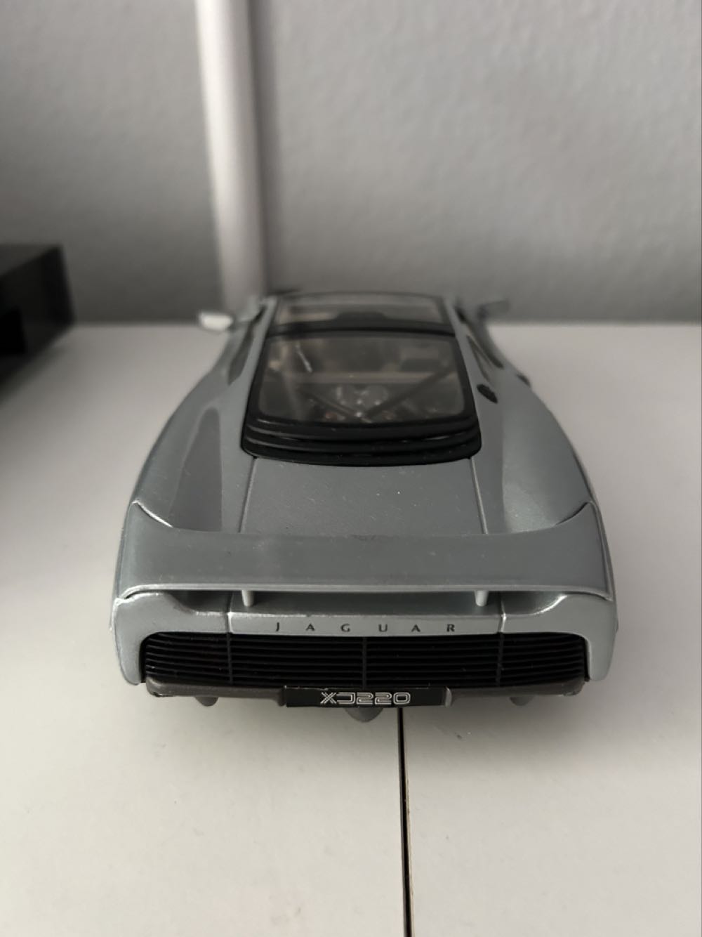 Jaguar XJ220  toy car collectible - Main Image 2