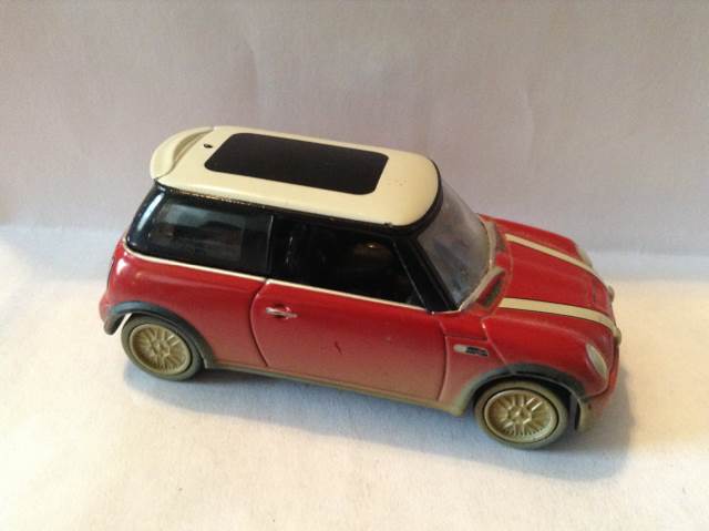 Mini Cooper S - Hollywood On Wheels toy car collectible - Main Image 1