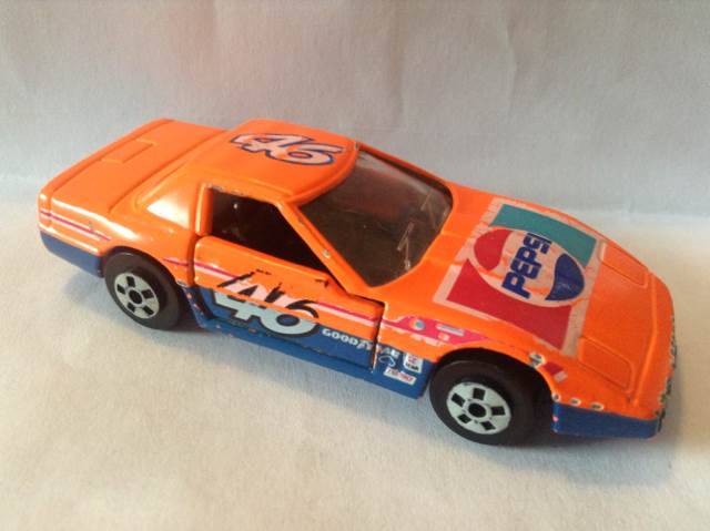Chevy Corvette, 1987  toy car collectible - Main Image 1