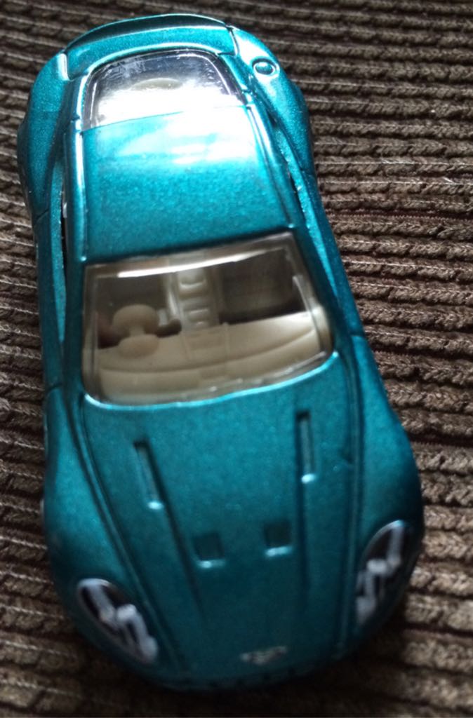 Aston Martin V8 Vantage  toy car collectible - Main Image 2