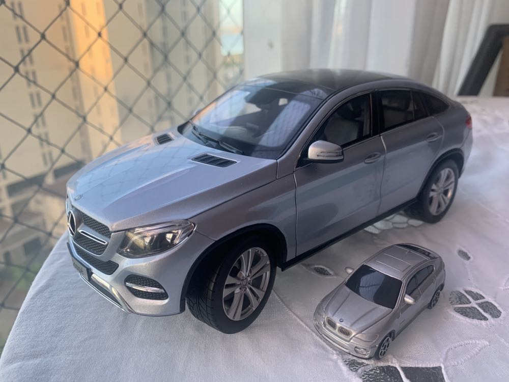 Mercedes Benz GLE Coupe Prata Norev 1:18 - Shotting brake toy car collectible - Main Image 2