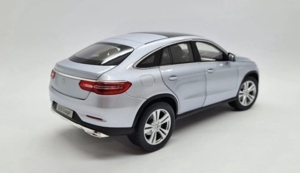 Mercedes Benz GLE Coupe Prata Norev 1:18 - Shotting brake toy car collectible - Main Image 3