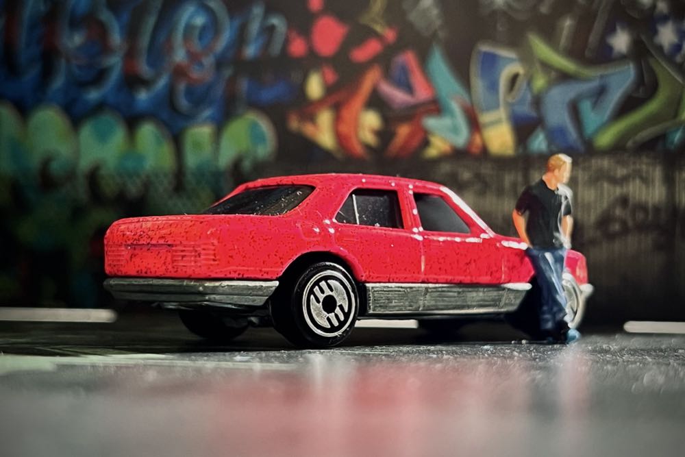 Mercedes 380 SEL toy car collectible - Main Image 4