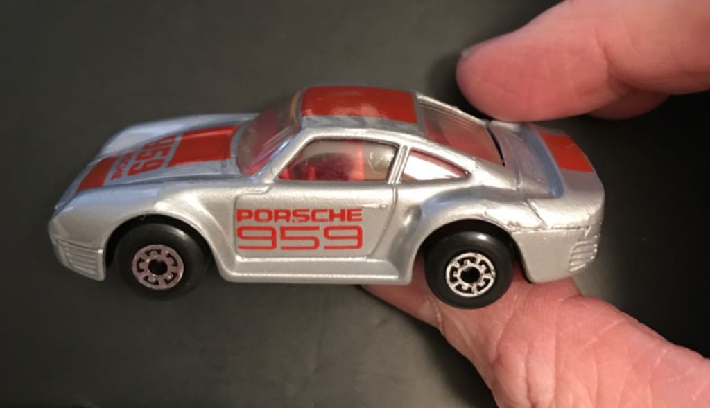 Porsche 959 toy car collectible - Main Image 2