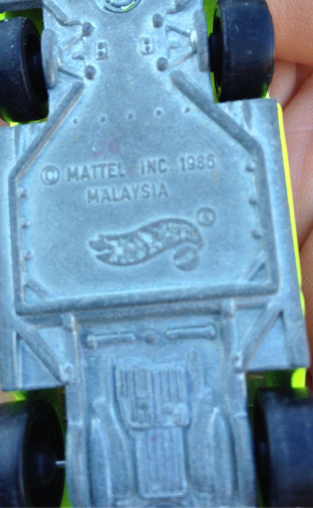 Ferrari Testarossa - Mainline toy car collectible - Main Image 2