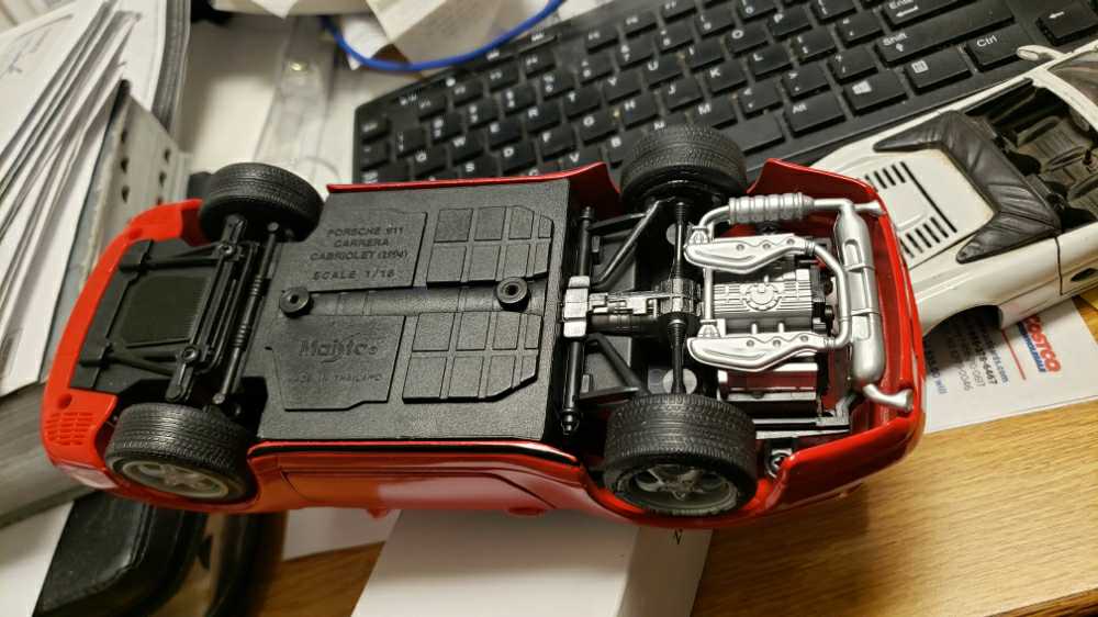 Porsche 911 Carrera Cabriolet - Matchbox 1-75 Superfast toy car collectible - Main Image 3