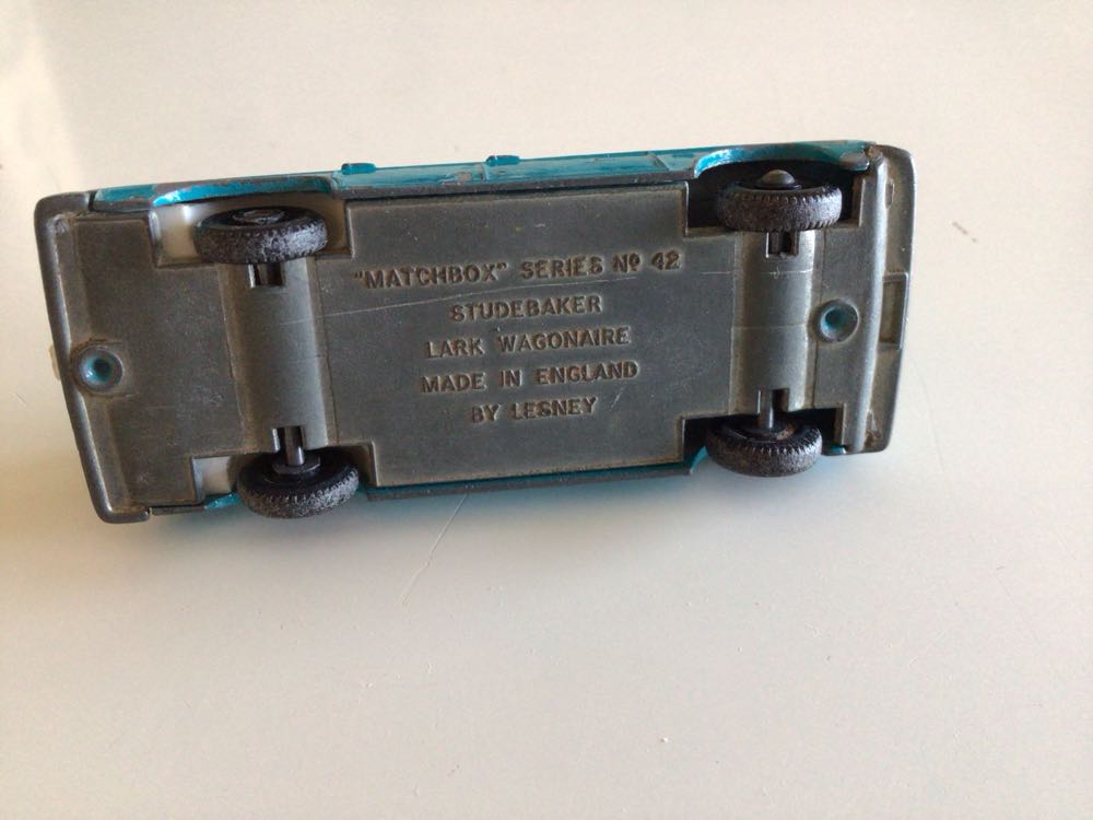 Matchbox - Studebaker Lark Wagonaire ( Red Line. Wall ) - Series No. 42 toy car collectible - Main Image 3