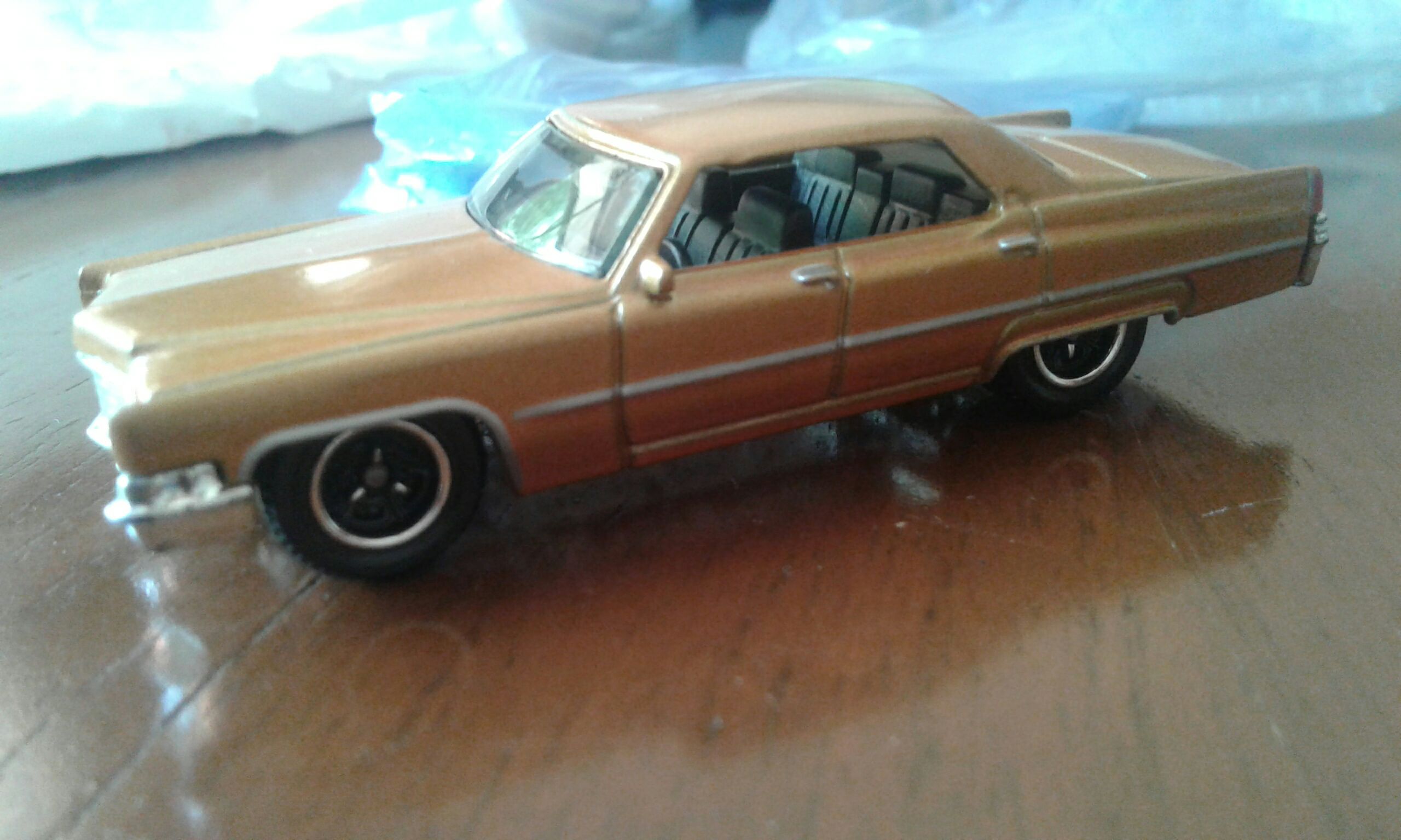 Cadillac Sedan Deville, 1969  toy car collectible - Main Image 2