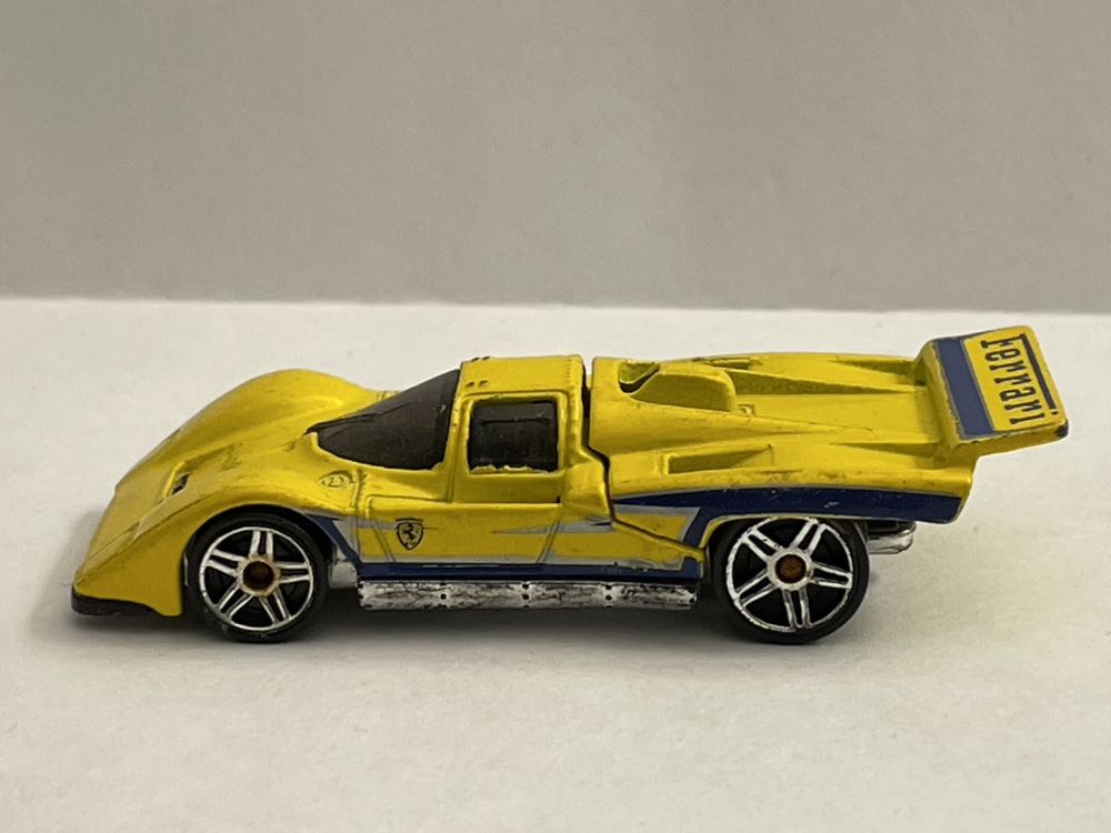 Ferrari 512M - HW Special Features toy car collectible - Main Image 3