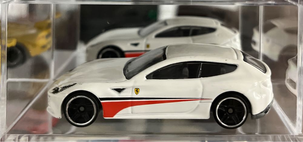 Ferrari FF - Ferrari 5-Pack toy car collectible - Main Image 4