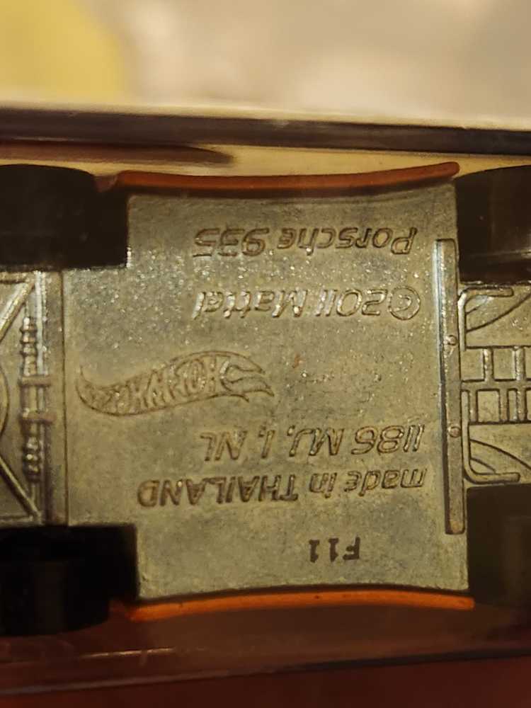 Flying Custom Porsche 935/78 (m) - Flying Customs toy car collectible - Main Image 3