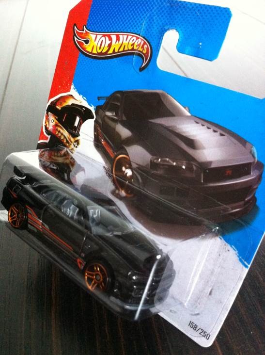 Nissan Skyline GT-R R34 - 2014 HW Workshop toy car collectible - Main Image 2