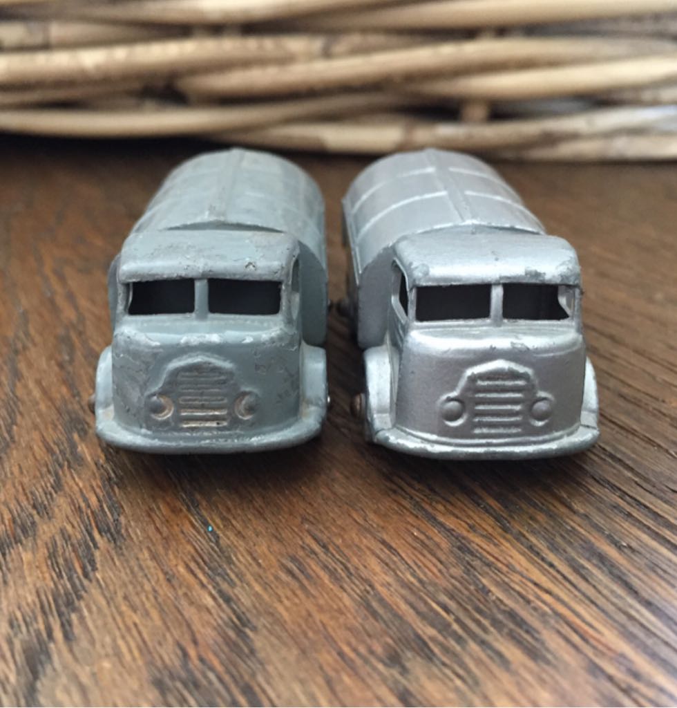 Karrier Refuse Collector 38A-2 - 1-75 Matchbox toy car collectible - Main Image 2