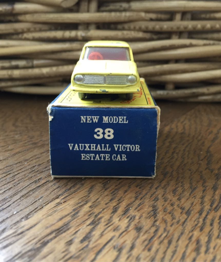 Vauxhall Victor Estate Car - Matchbox 75 RW toy car collectible - Main Image 2